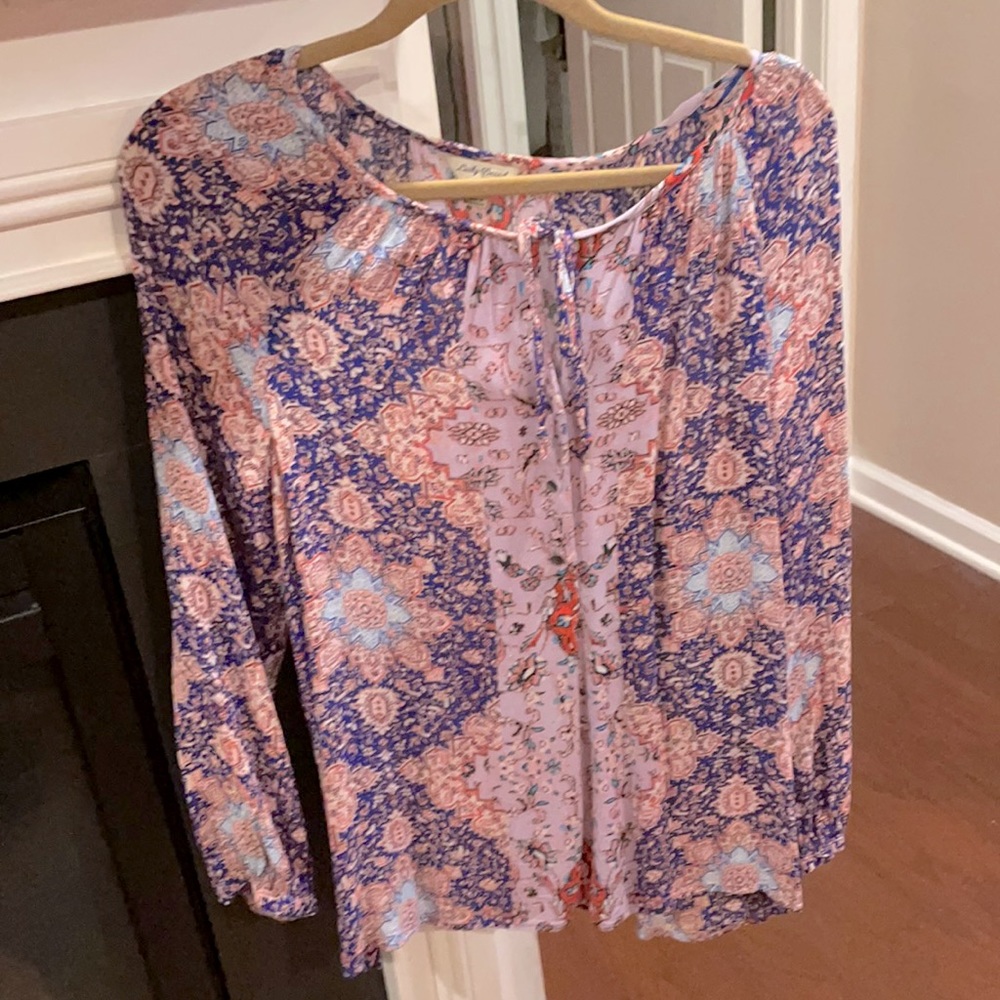 Pretty girl loose fitting cool print